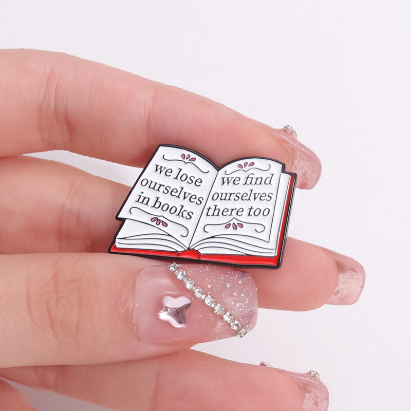 Broche de dessin animé transfrontalière très vendue de la série de livres magiques anglais, badge d'accessoires créatifs de niche