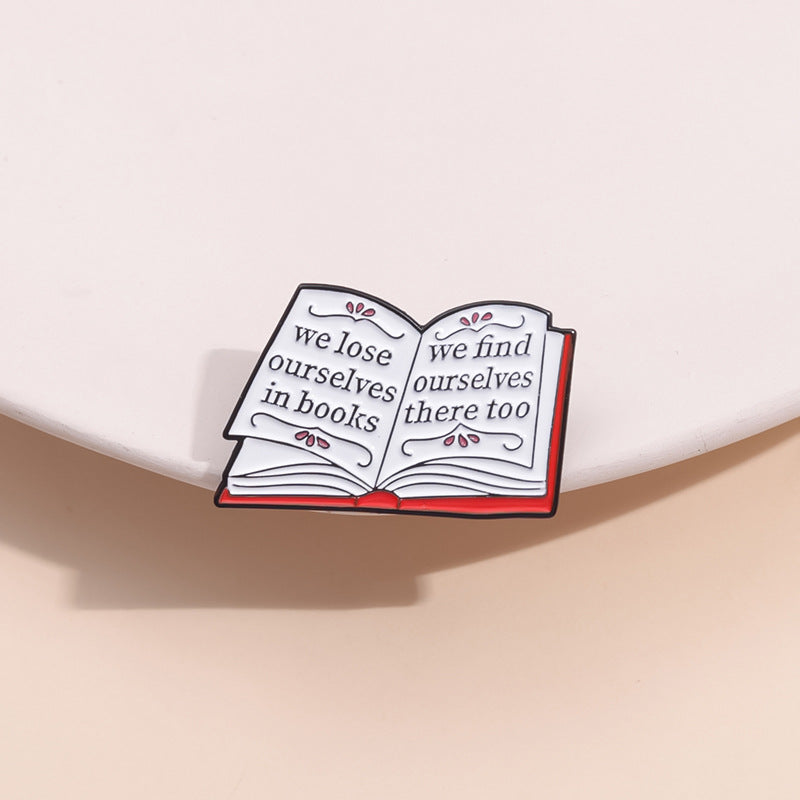 Broche de dessin animé transfrontalière très vendue de la série de livres magiques anglais, badge d'accessoires créatifs de niche