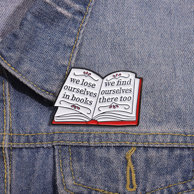 Broche de dessin animé transfrontalière très vendue de la série de livres magiques anglais, badge d'accessoires créatifs de niche
